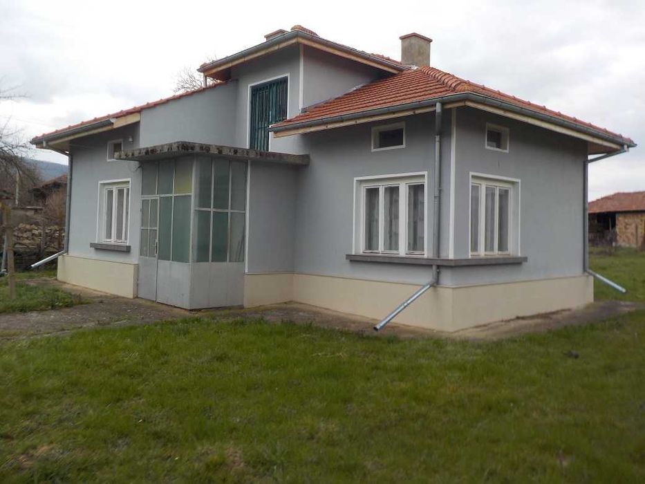 Собственик продава едноетажна масивна къща,с Градница,област Габрово