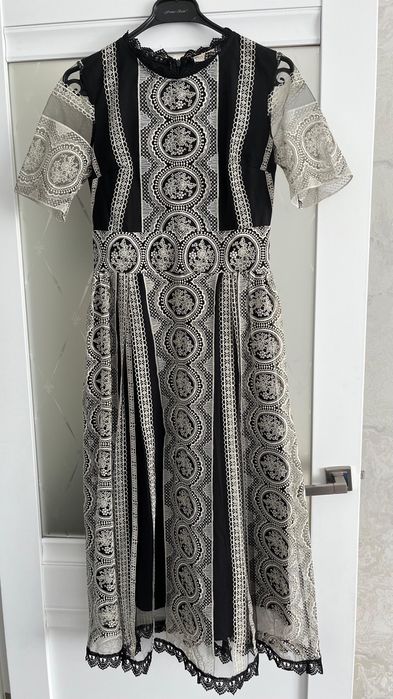 Нарядная Платье