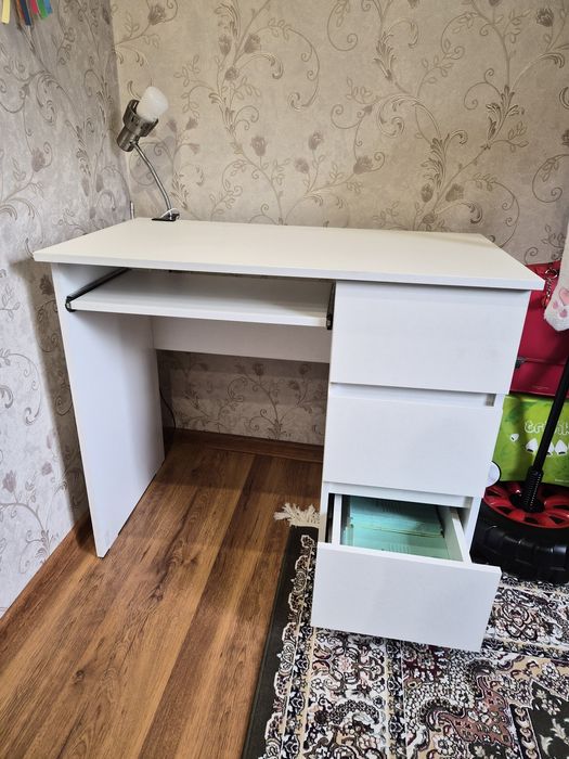 Продам компьютерный стол