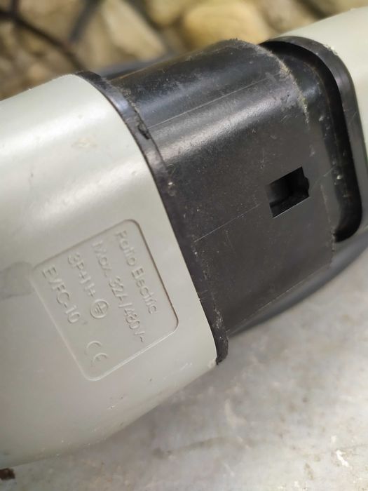 Кабели за зареждане на автомобил