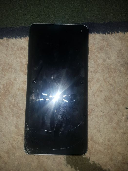 Samsung S10 telfon