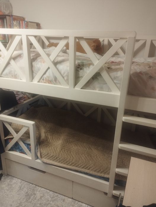 Продам деревянную двухъярусную кровать!!!