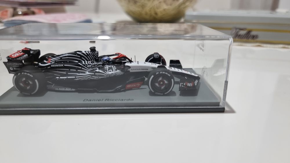 Alpha Tauri AT04 special livery Daniel Ricciardo Las Vegas 1:43 Spark