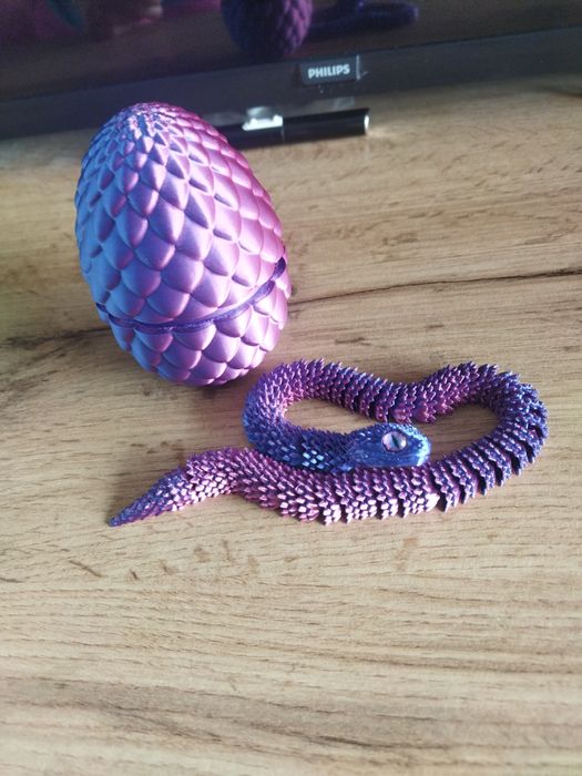 3D принтирана змия в яйце
