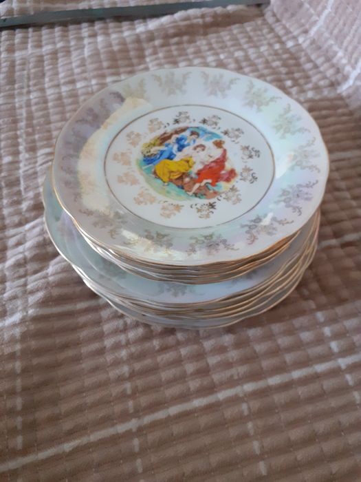 Продам набор тарелок