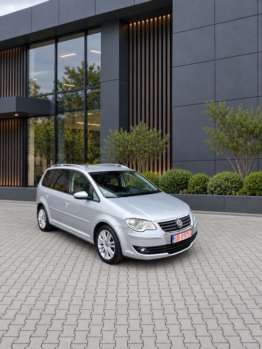 VOLKSWAGEN Touran 2010 — imagine 3
