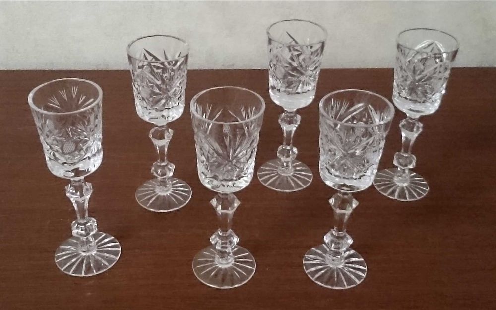 Хрустальные рюмки, фужеры