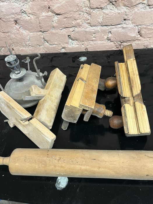 Vand diverse  lucruri vechi pentru expunere