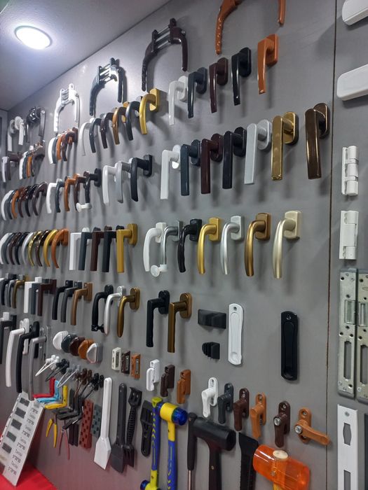 Фурнитура для окна и двери