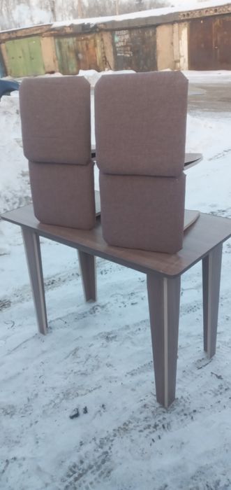 Кухонный стол 4 табурета