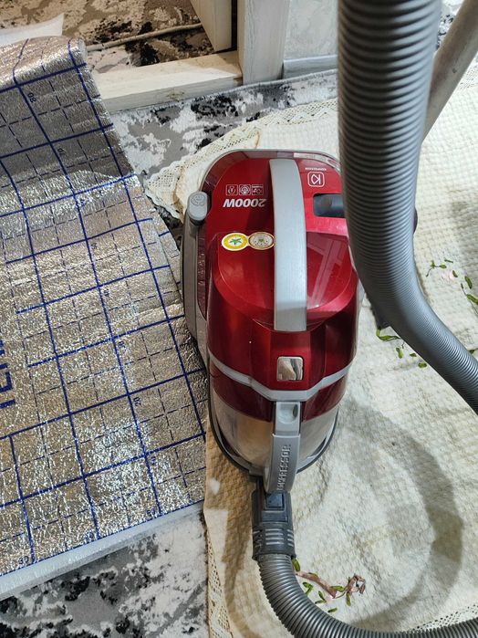 Продаётся пылесос LG.