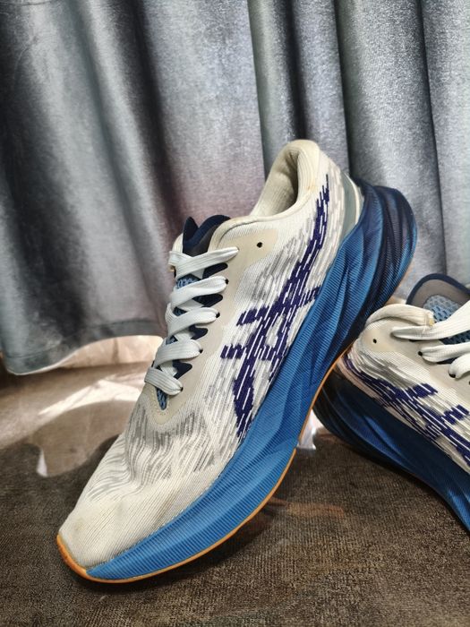 Оригинальные кроссовки Asics Novablast 3