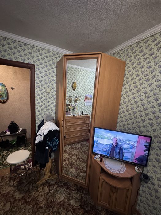 Продам в отличном состоянии шкаф с зкркалом