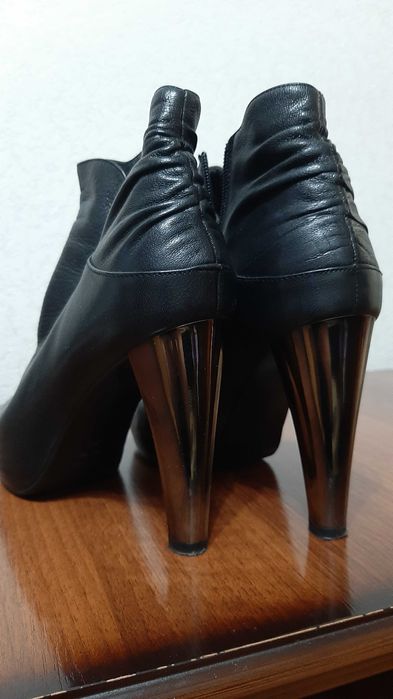 Продам полусапожки 40 размер  кожа