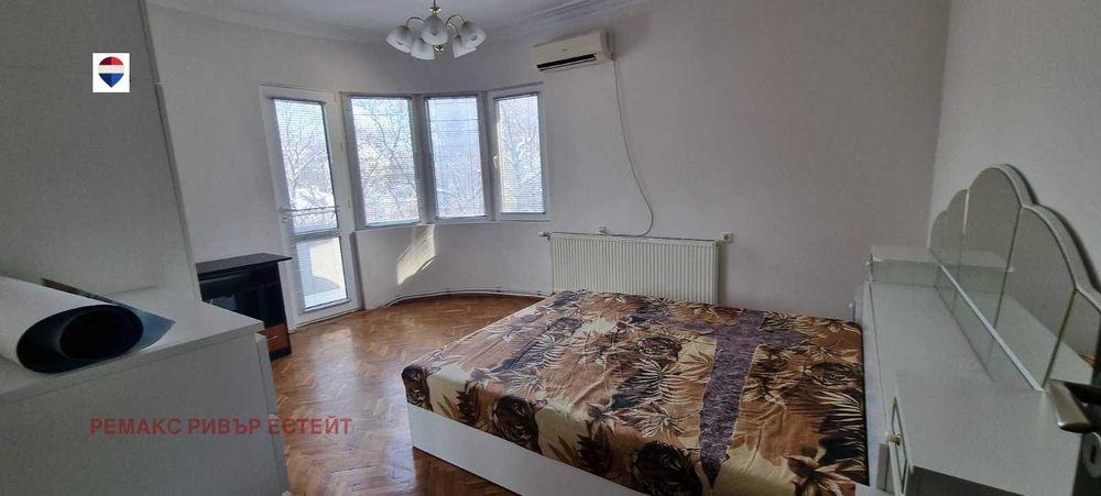 Продава се Тристаен апартамент в Русе, Център - 95 кв.м за 985 €/кв.м - Снимка #5
