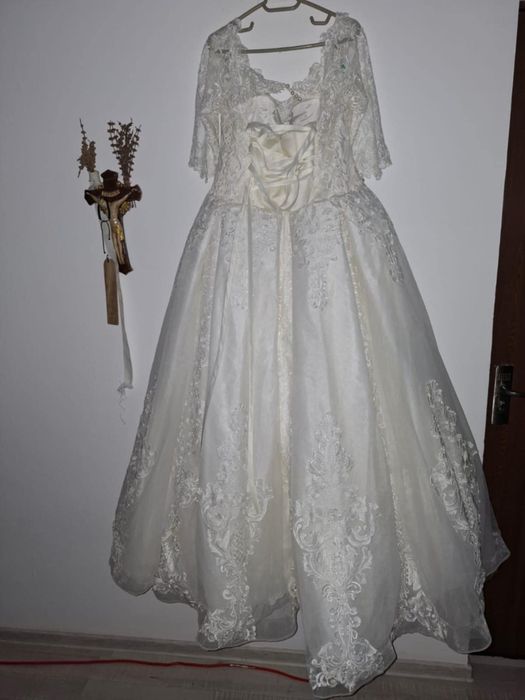 Rochiță mireasă ofer voal și cerc