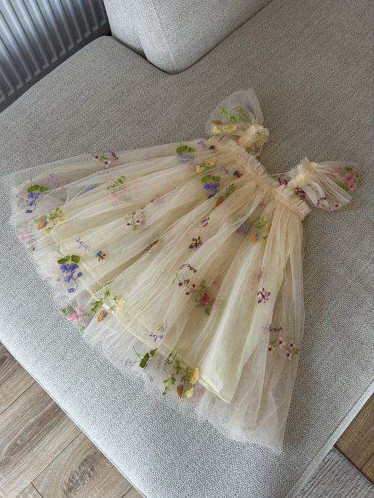 Rochie cu tulle si fluturas crem fetițe