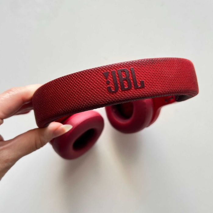 JBL E45BT слушалки