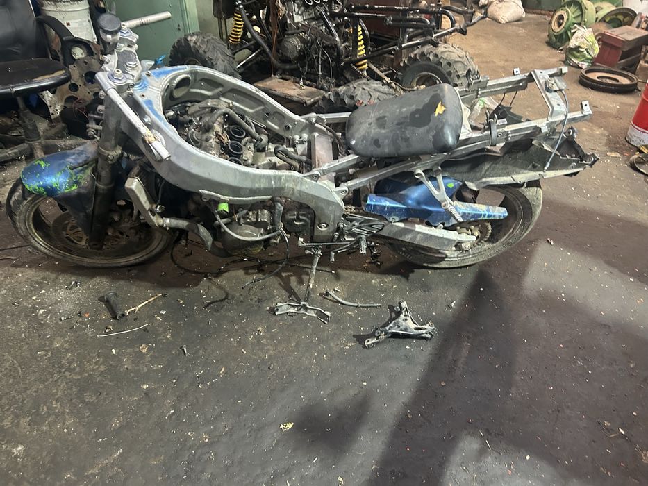 Vand kavasaki zx6r motorul este spart