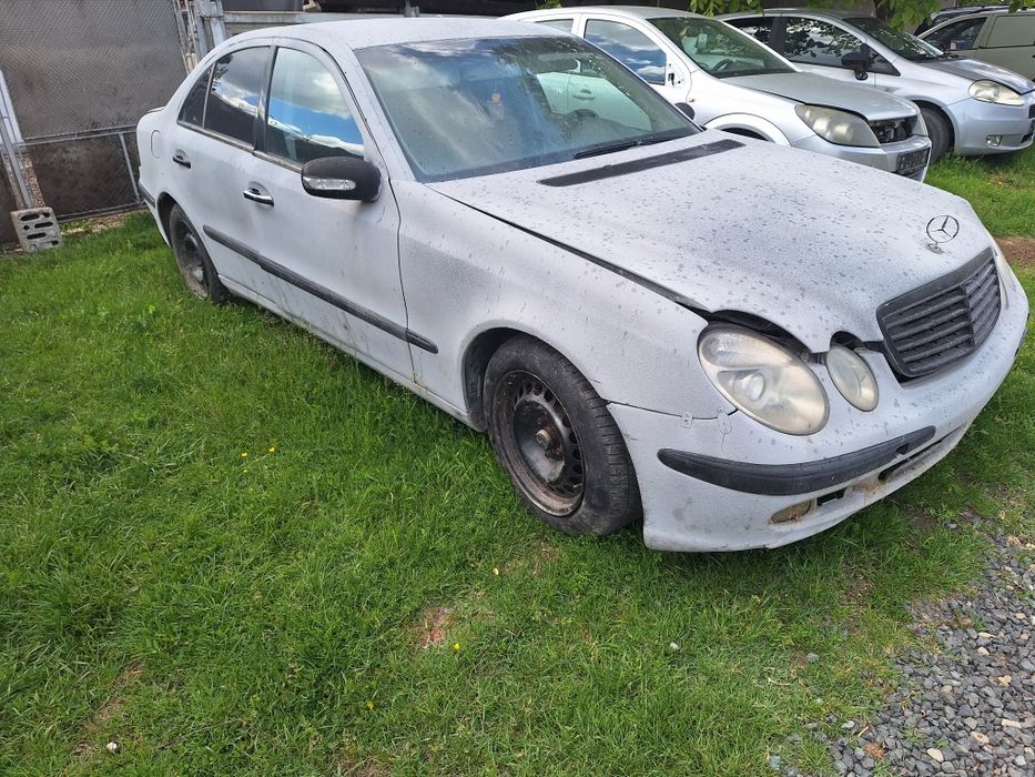 Dezmembrez mercede e class w211