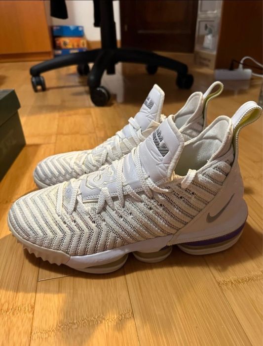 Lebron 16 Buzz Lightyear