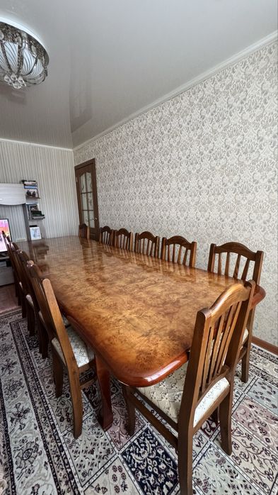 Стол и 12 стульев