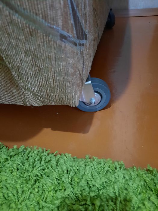 Продам диван и кресло.