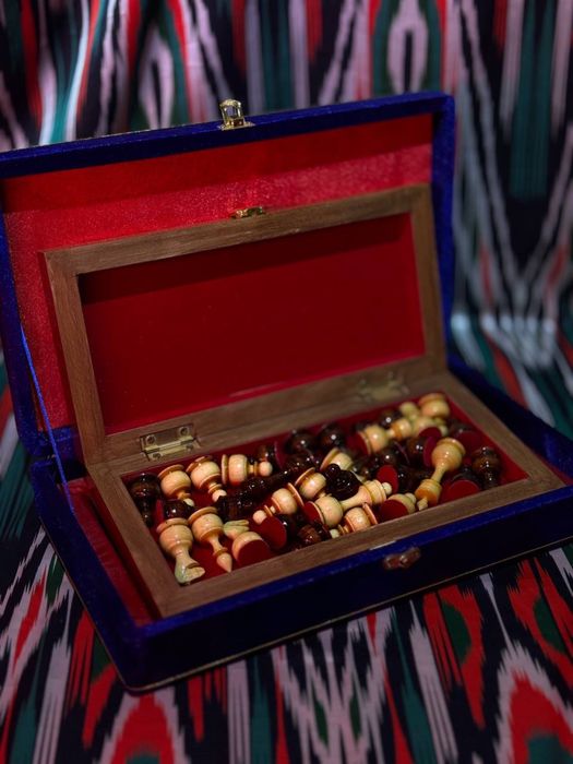 Шахматы резные ручная работа национальный сувенир