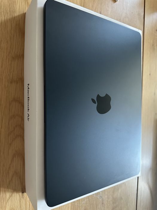 Apple MacBook Air M2 13.6” – 16GB RAM / 256GB SSD