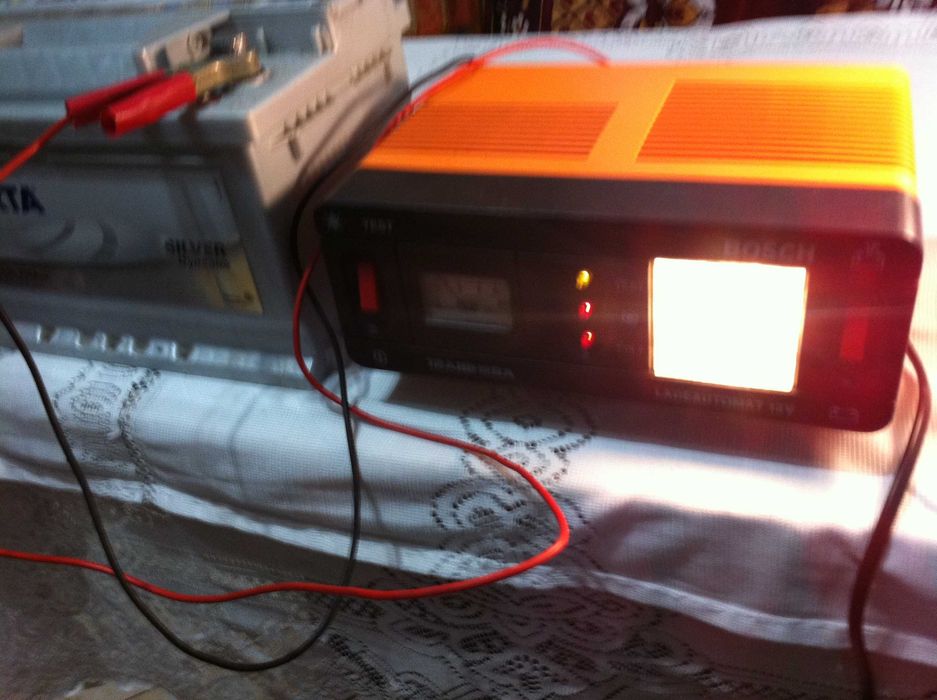 Redresor Bosch Ladegerat  12V / 12Amp