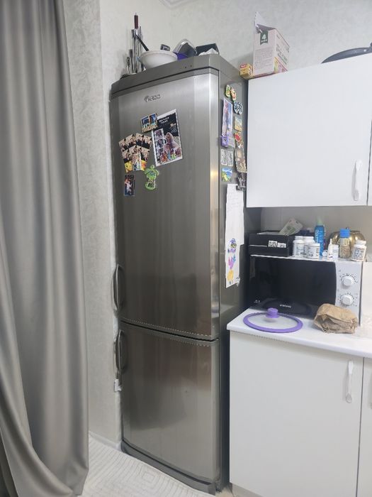 Холодильник в рабочий, в нормальном состоянии