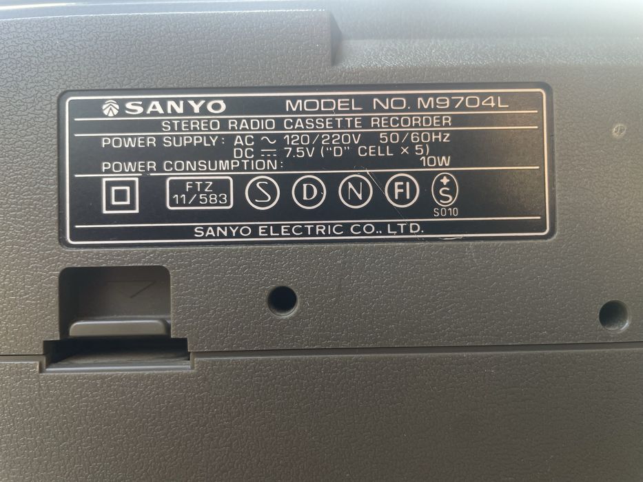 Sanyo M9704L  Hitachi trk w555w