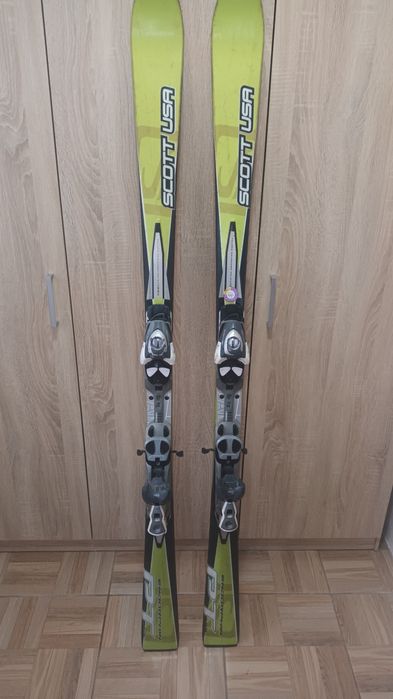 Skiuri/ schiuri Scott