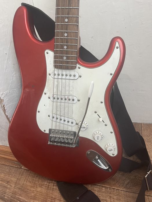 Поодам Электрогитару Yamaha