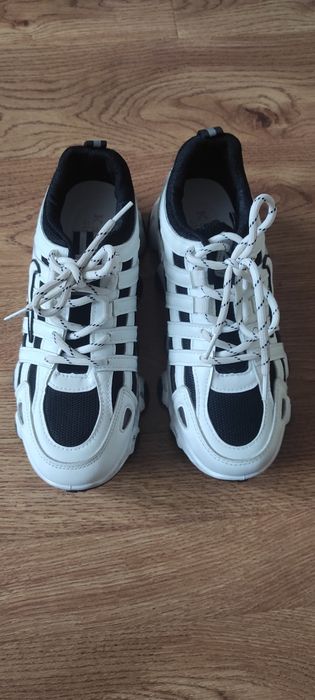 Кроссовки подростковые