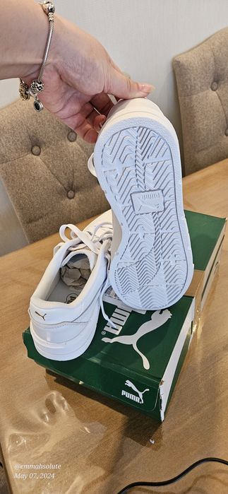 Белые кроссовки Puma Carina