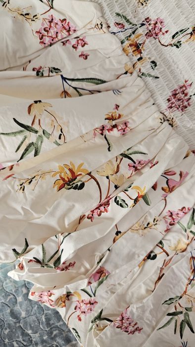 Рокля HM със ефектна пола