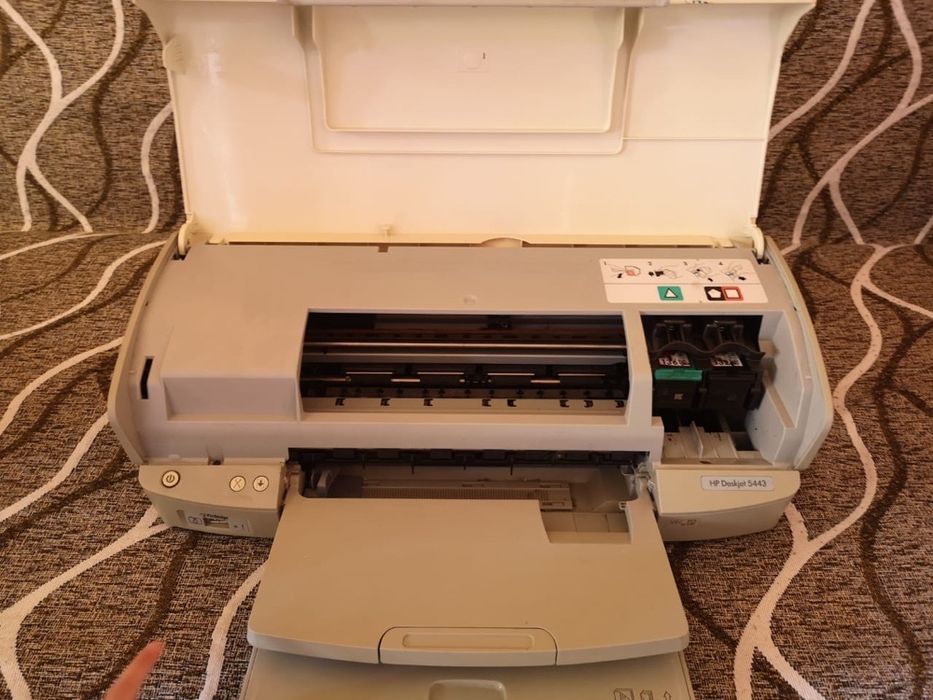 Продам цветной принтер HP Deskjet 5443.