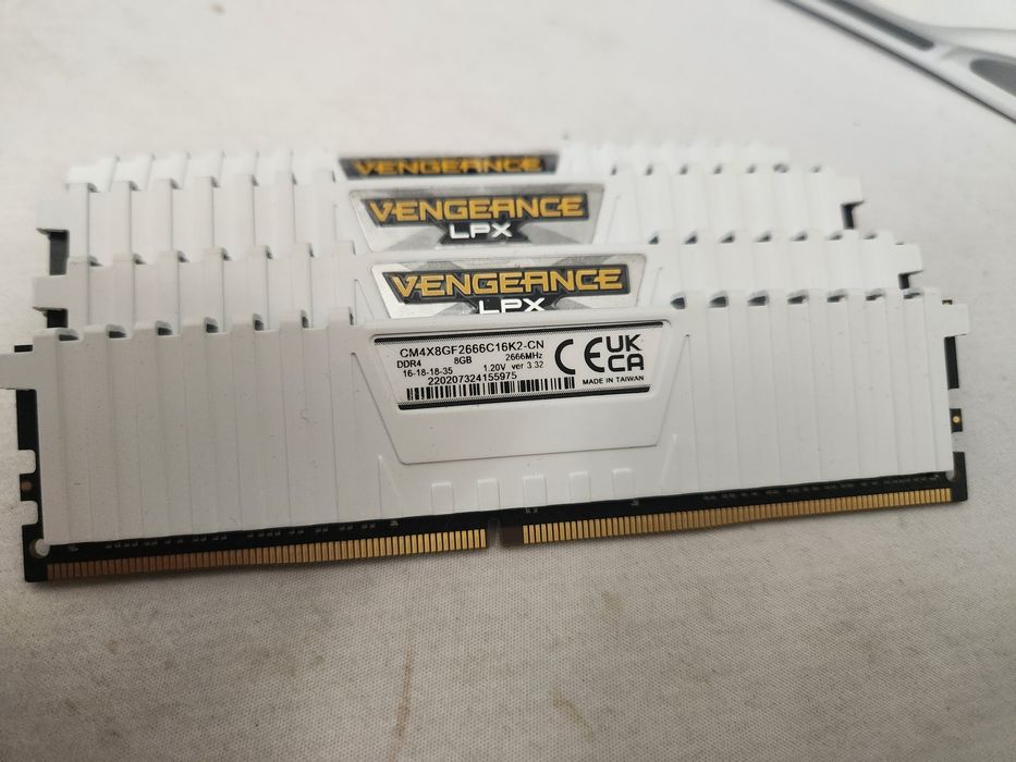ОЗУ Corsair Vengeance LPX DDR4 8gb 8штук