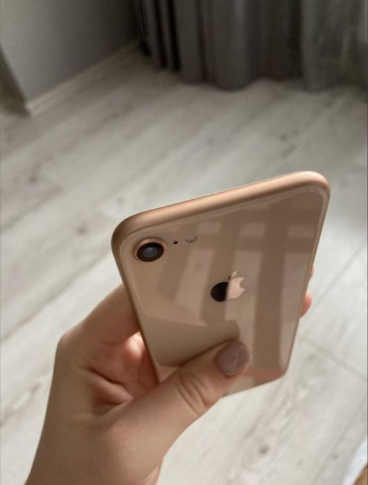 Продам iphone 8 Gold 64gb