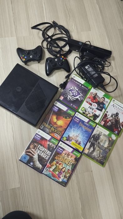 Vând X Box 360 + Kinect + 8 jocuri