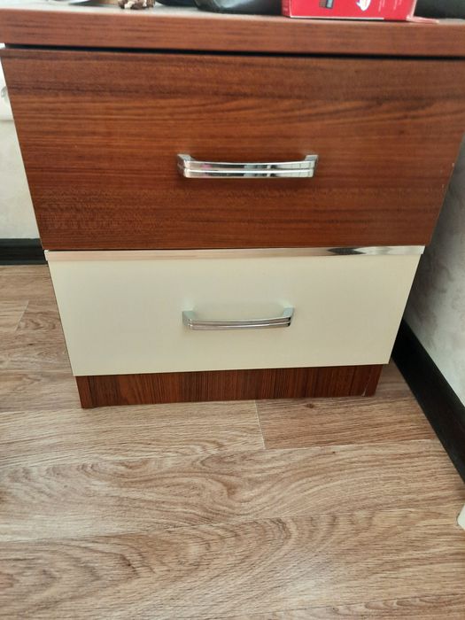 Продам комод и 2 тумбы
