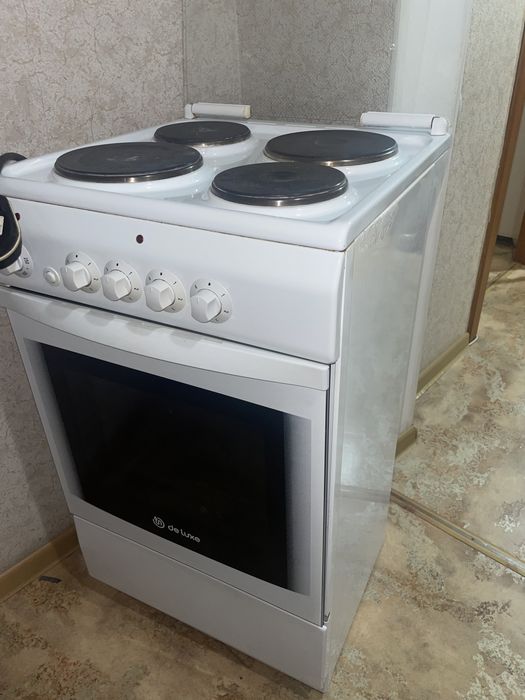 Продам Эл Плиту DeLuxe. 20000