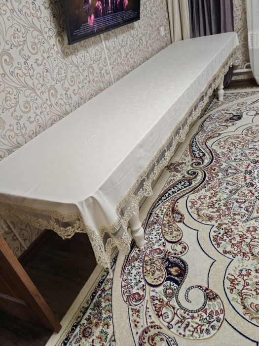 Стол для гостинной