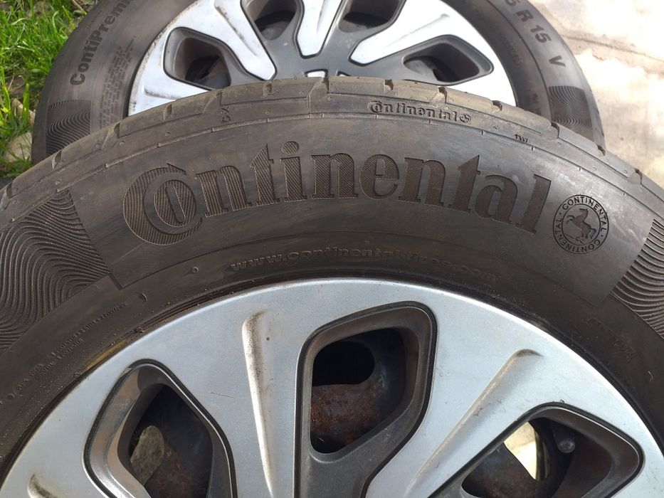 Гуми два броя 205/65/15