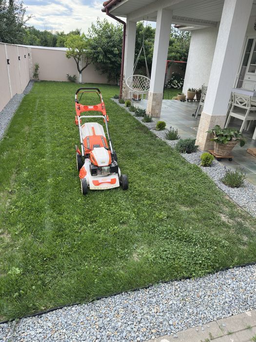 Servicii întreținere spații verzi - tuns gazon, scarificare
