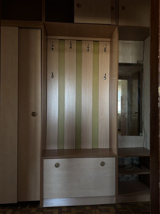 Продам стенку в прихожую