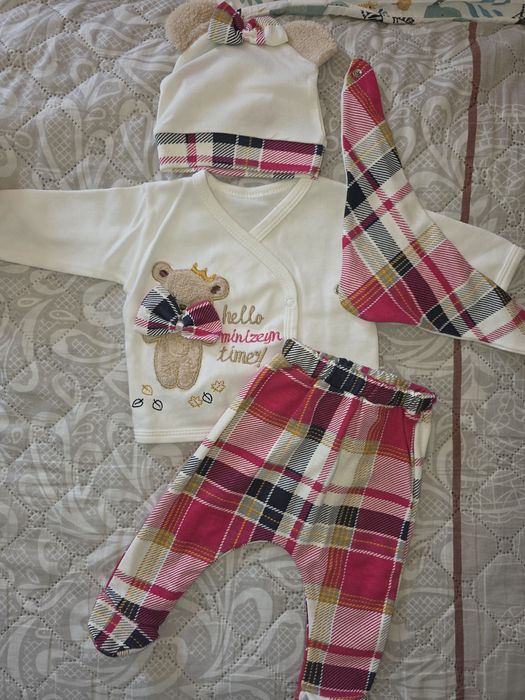 неща за момичета от 0 до 6 месеца