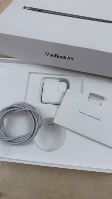 Продам Macbook Air 13