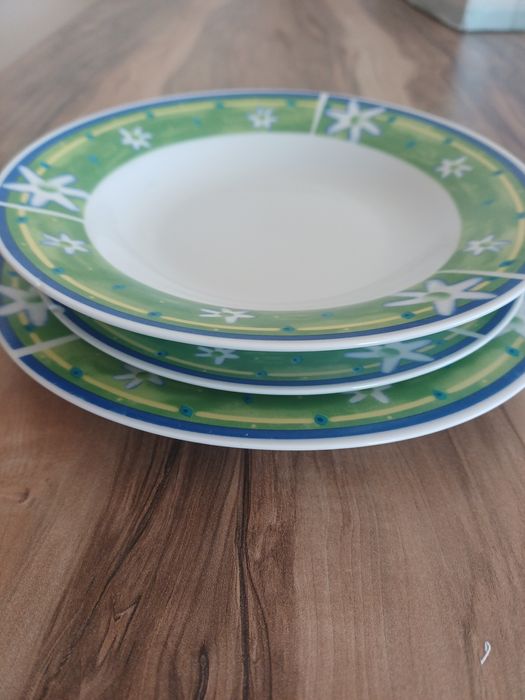 Комплект от 18 чинии